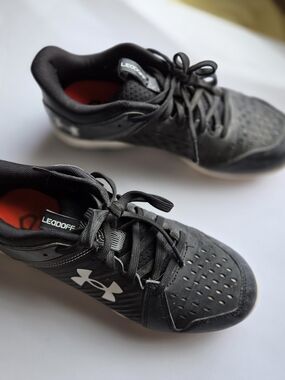 Under Armour Black Low-Top Athletic Sneakers with Red Insole